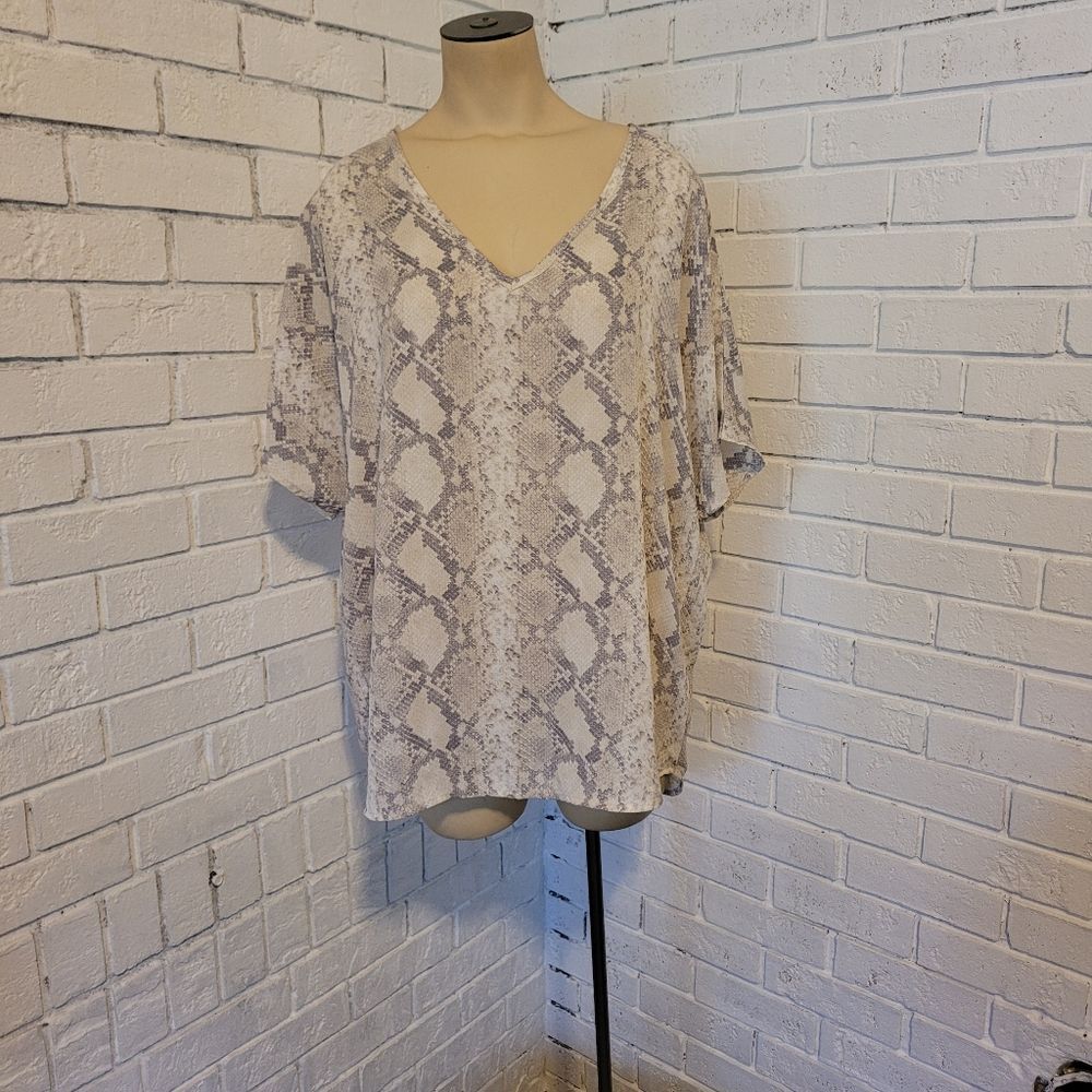 Entro Snakeskin Print V-Neck Tunic Top - Made in USA - Size Medium